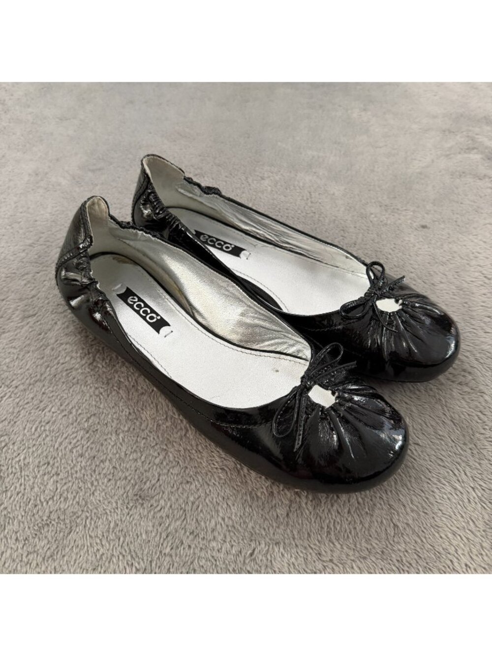 Ecco Patent Leather Ballet Flats Shoes Black Womens size 38 US 7 7.5 Bow Comfort